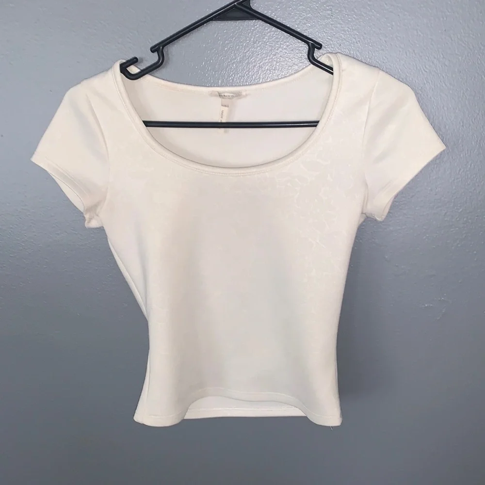 Kirra brand off white crop top.🌹 Size small. - Picture 1 of 5